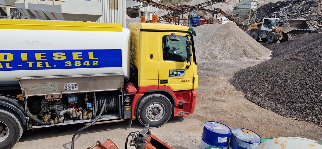 Steiner Dieseltankwagen im Schotterwerk